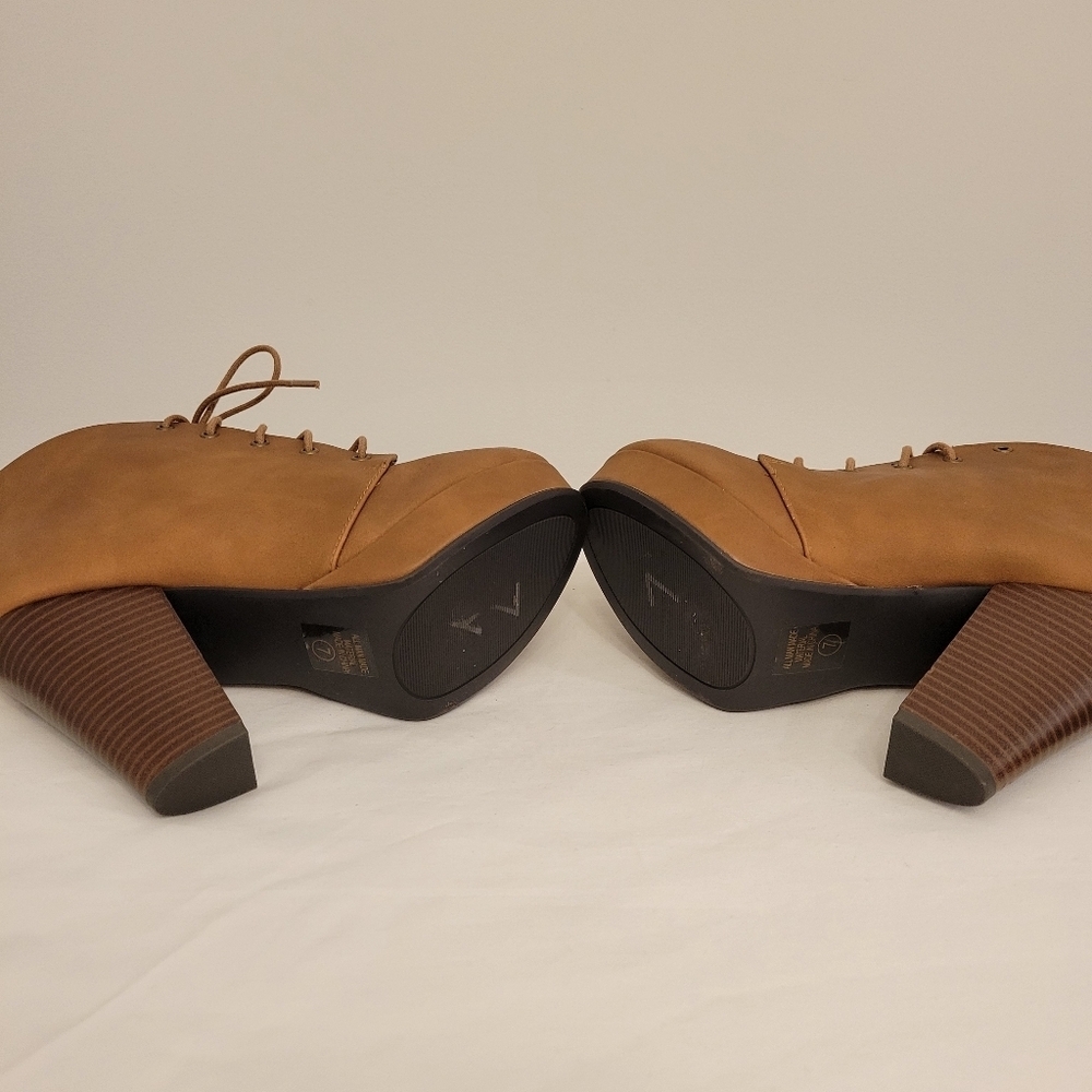 Soda faux leather lace up ankle boot w/ 4" heel size 7 - Picture 5 of 5